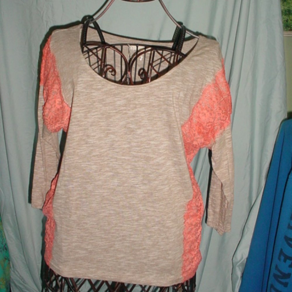 AREVE Lace Sides Blouse L - Picture 2 of 2